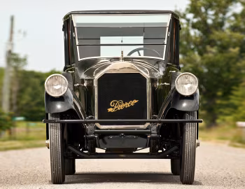 1920 Pierce-Arrow Model 32 Sedan
