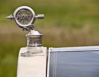 Маскот 1920 Pierce-Arrow Model 32 Sedan