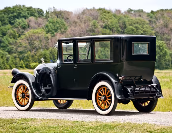 1920 Pierce-Arrow Model 32 Sedan