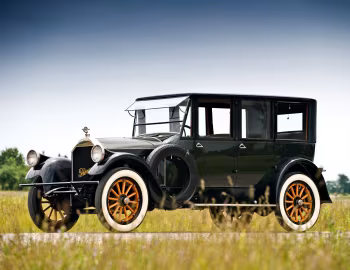 1920 Pierce-Arrow Model 32 Sedan