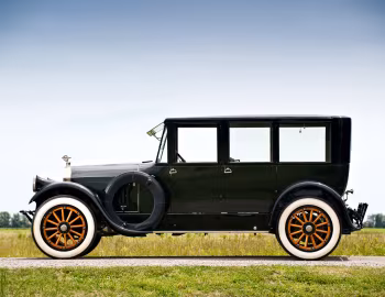 1920 Pierce-Arrow Model 32 Sedan