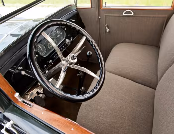 Front panel 1920 Pierce-Arrow Model 32 Sedan