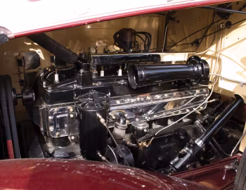 Пад капотам 1931 Pierce-Arrow Model 43 Roadster