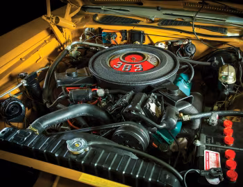 Bajo el capó 1971 Plymouth Barracuda Gran Coupe