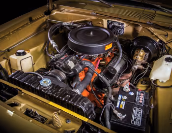 Bajo el capó 1968 Plymouth Barracuda Hardtop (BH23)