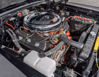 Bajo el capó 1966 Plymouth Belvedere Satellite 426 Hemi Hardtop Coupe (RP23)