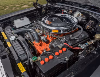 Bajo el capó 1966 Plymouth Belvedere Satellite 426 Hemi Hardtop Coupe (RP23)