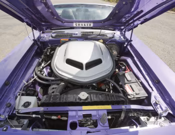 Bajo el capó 1970 Plymouth 'Cuda 440 Convertible (BS27)