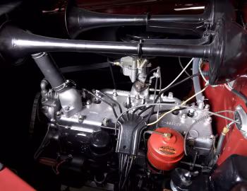 Bajo el capó 1940 Plymouth DeLuxe Convertible Coupe (P10)