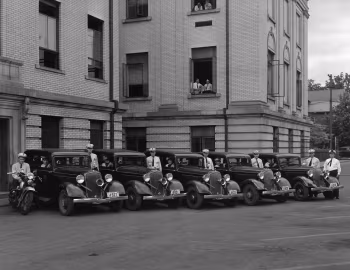 1933 Plymouth Deluxe Model PD 4-door Sedan Police (577)