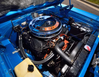 Bajo el capó 1968 Plymouth GTX 426 Hemi Convertible (RS27)