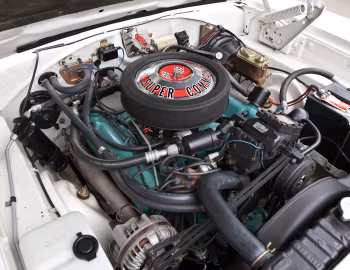 Bajo el capó 1968 Plymouth GTX Convertible (RS27)