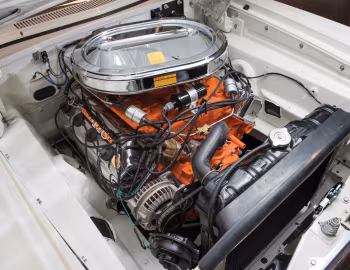 Bajo el capó 1965 Plymouth Belvedere I A990 R051 Super Stock (AR2-L R11)