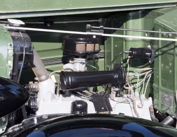 Bajo el capó 1938 Plymouth PT57 Pickup