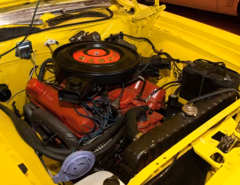 Bajo el capó 1971 Plymouth Road Runner 383 (RM23)