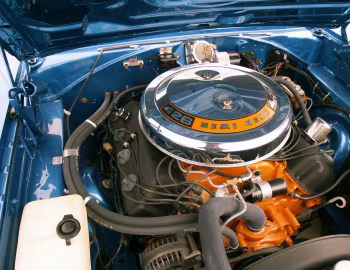 Bajo el capó 1968 Plymouth Road Runner 426 Hemi Coupe (RM21)