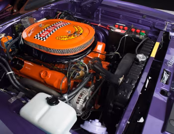 Bajo el capó 1970 Plymouth Road Runner 440+6 Coupe (FR2 RM21)