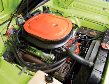 Bajo el capó 1970 Plymouth Road Runner Convertible (FR2 RM27)