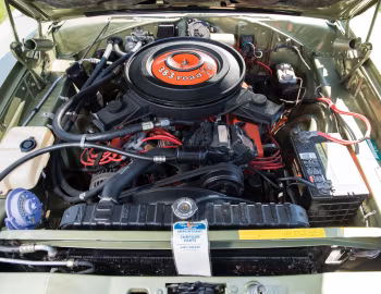 Bajo el capó 1970 Plymouth Road Runner Coupe (FR2 RM21)