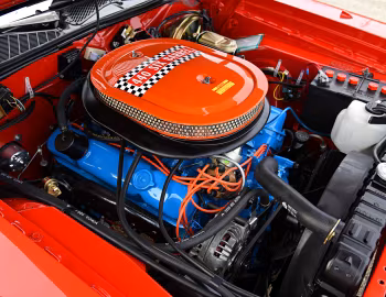 Bajo el capó 1972 Plymouth Road Runner GTX 440+6 (HR2 RM23)