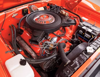 Bajo el capó 1970 Plymouth Road Runner Superbird (RM23)