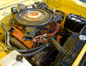 Bajo el capó 1970 Plymouth Road Runner Superbird (RM23)
