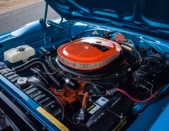 Bajo el capó 1970 Plymouth Road Runner Superbird Hemi (RM23)