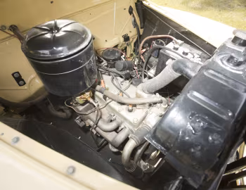 Bajo el capó 1948 Plymouth Special DeLuxe Convertible (P15C)