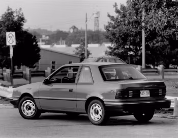 1991–92 Plymouth Sundance America 2-door (PPH 24)