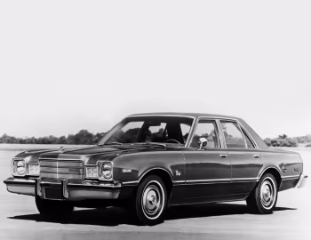 1976 Plymouth Volare Custom Sedan (HH41) '1975–76