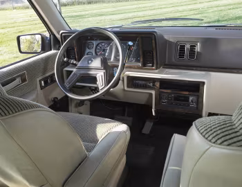 Panel frontal 1984–86 Plymouth Voyager (S) '1984–86