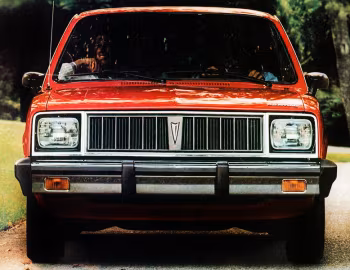 1982 Pontiac T1000 3-door Hatchback (2T L08)