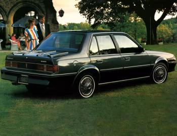 1983 Pontiac 2000 LE Sedan (2J С69)