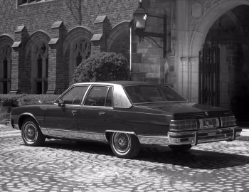 1978 Pontiac Bonneville Brougham Sedan (2B Q69)
