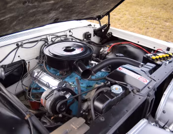 Bajo el capó 1961 Pontiac Bonneville Convertible (2867)