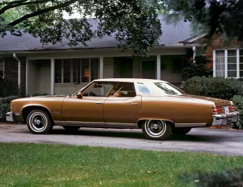 1976 Pontiac Bonneville Brougham Hardtop Sedan (2B R49)