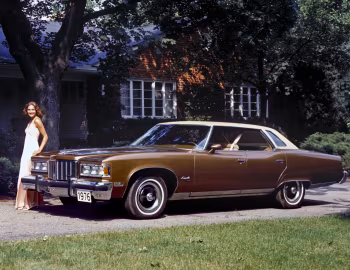 1976 Pontiac Bonneville Brougham Hardtop Sedan (2B R49)