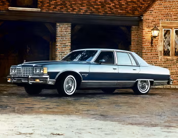 1977 Pontiac Bonneville Brougham Sedan (2B Q69)