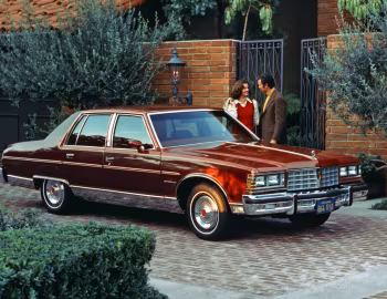 1977 Pontiac Bonneville Brougham Sedan (2B Q69)