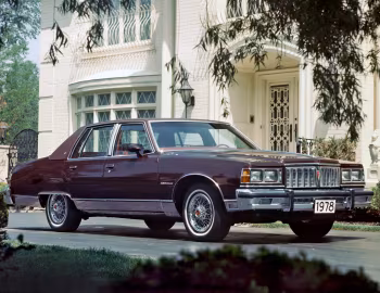 1978 Pontiac Bonneville Brougham Sedan (2B Q69)