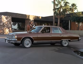 1977 Pontiac Bonneville Brougham Sedan (2B Q69)