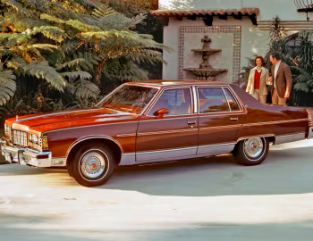 1977 Pontiac Bonneville Brougham Sedan (2B Q69)