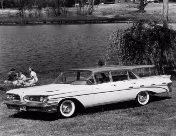 1959 Pontiac Bonneville Custom Safari (2735)