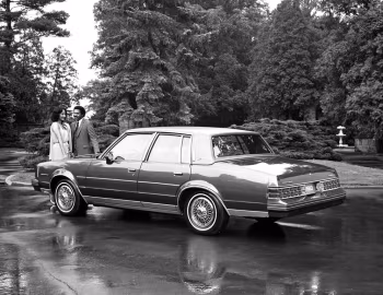 1983 Pontiac Bonneville Brougham (2G R69)