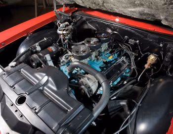 Bajo el capó 1965 Pontiac Catalina 2+2 Sports Coupe (25237)