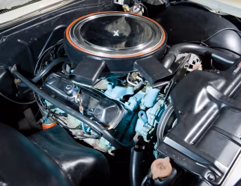 Bajo el capó 1965 Pontiac Catalina 2+2 Sports Coupe (25237)
