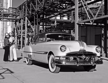 1952 Pontiac Chieftain DeLuxe Catalina 2-door Hardtop (2537D)