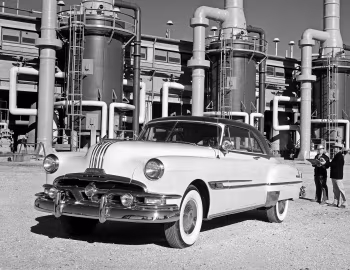 1952 Pontiac Chieftain DeLuxe Catalina 2-door Hardtop (2537D)