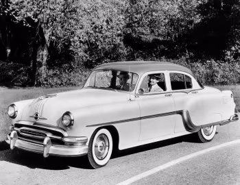 1954 Pontiac Chieftain DeLuxe Eight 4-door Sedan (2569D)