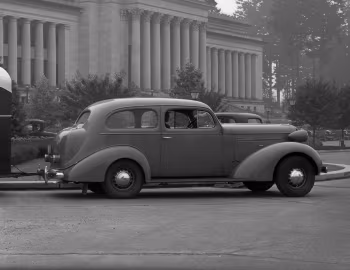 1936 Pontiac DeLuxe Eight 2-door Touring Sedan (8BA)